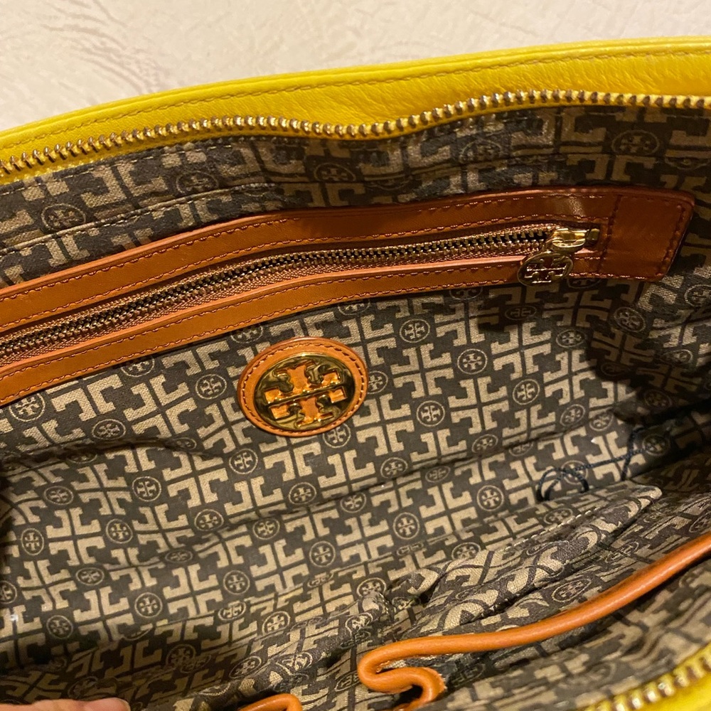 TORY BURCH Flap Clutch Metallic Foil Tweed Bag in Excelent condition